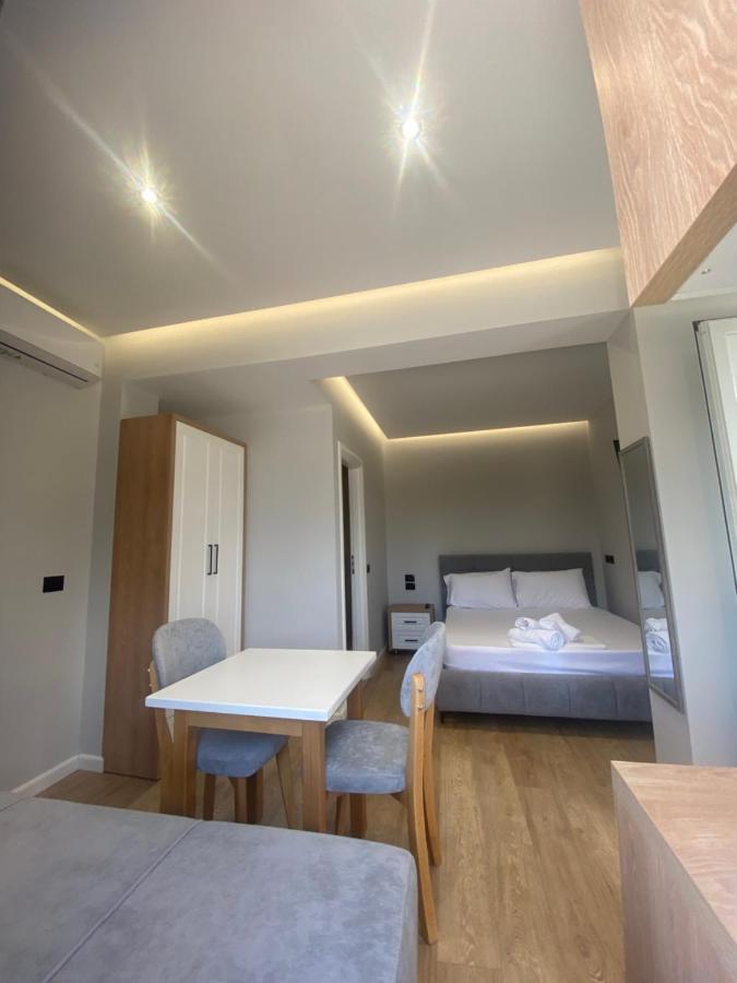 Maison Apartments Vlorë Buitenkant foto