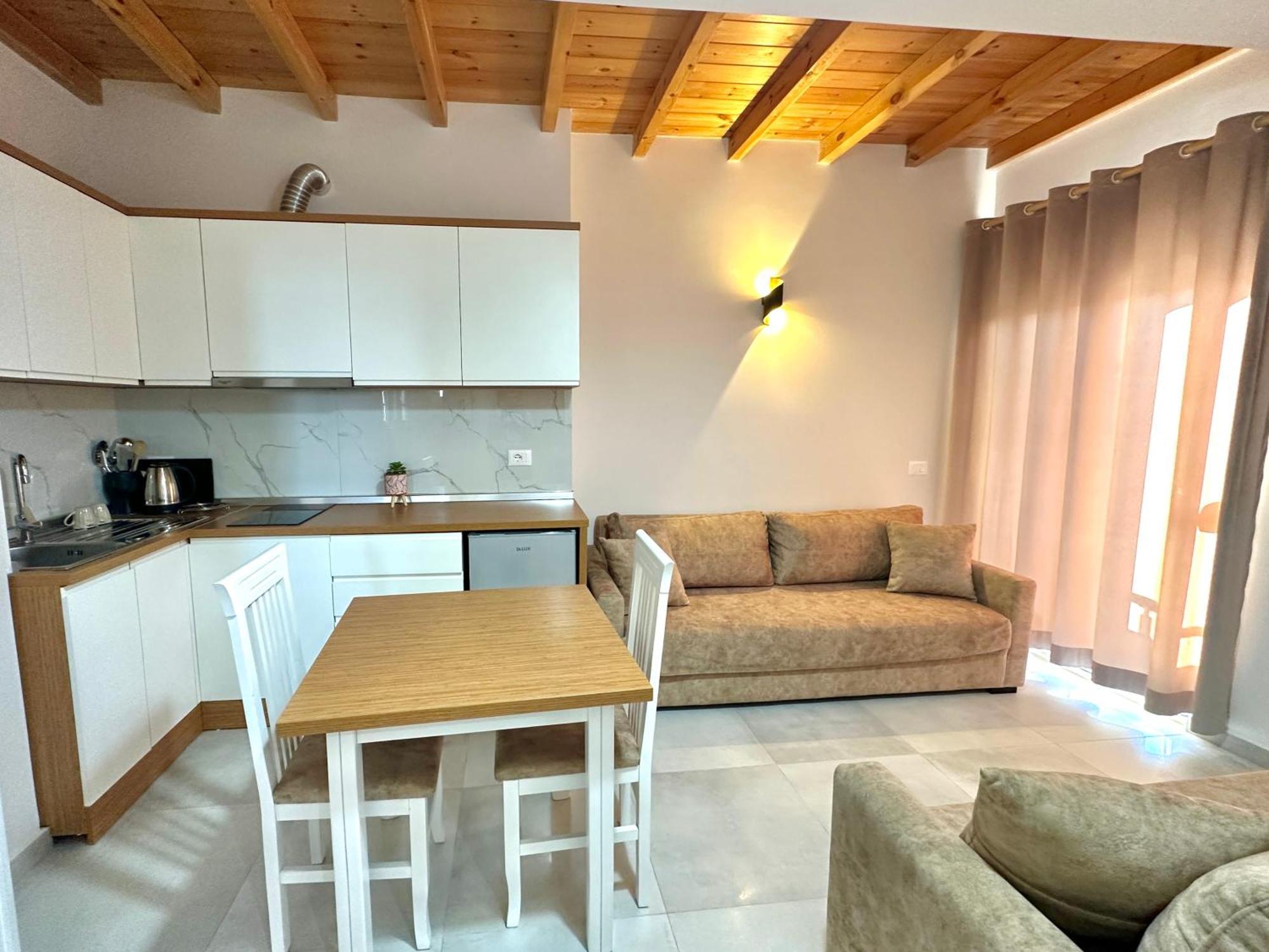 Maison Apartments Vlorë Buitenkant foto