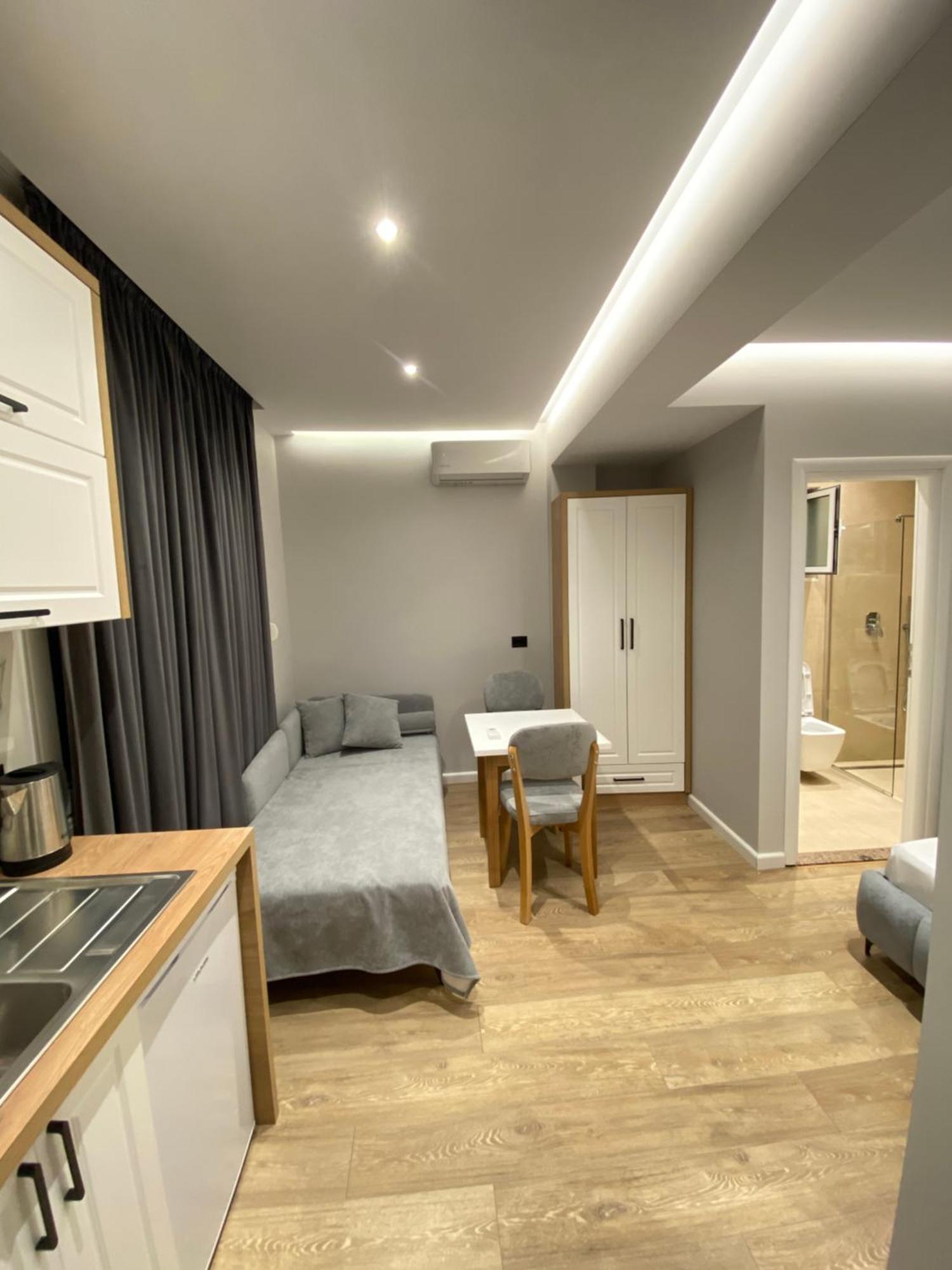 Maison Apartments Vlorë Buitenkant foto