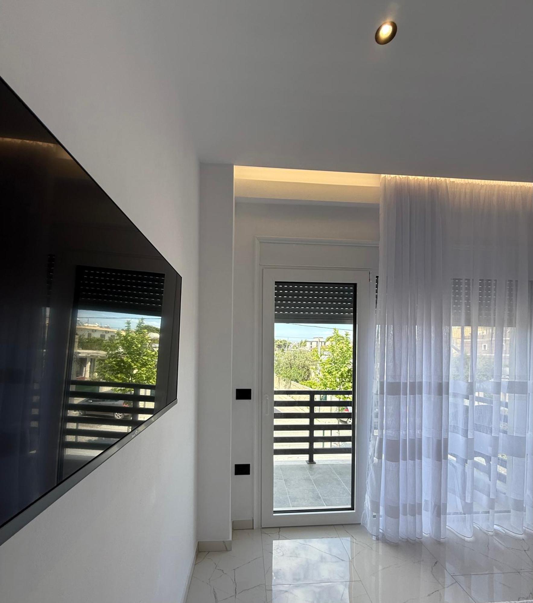 Maison Apartments Vlorë Buitenkant foto