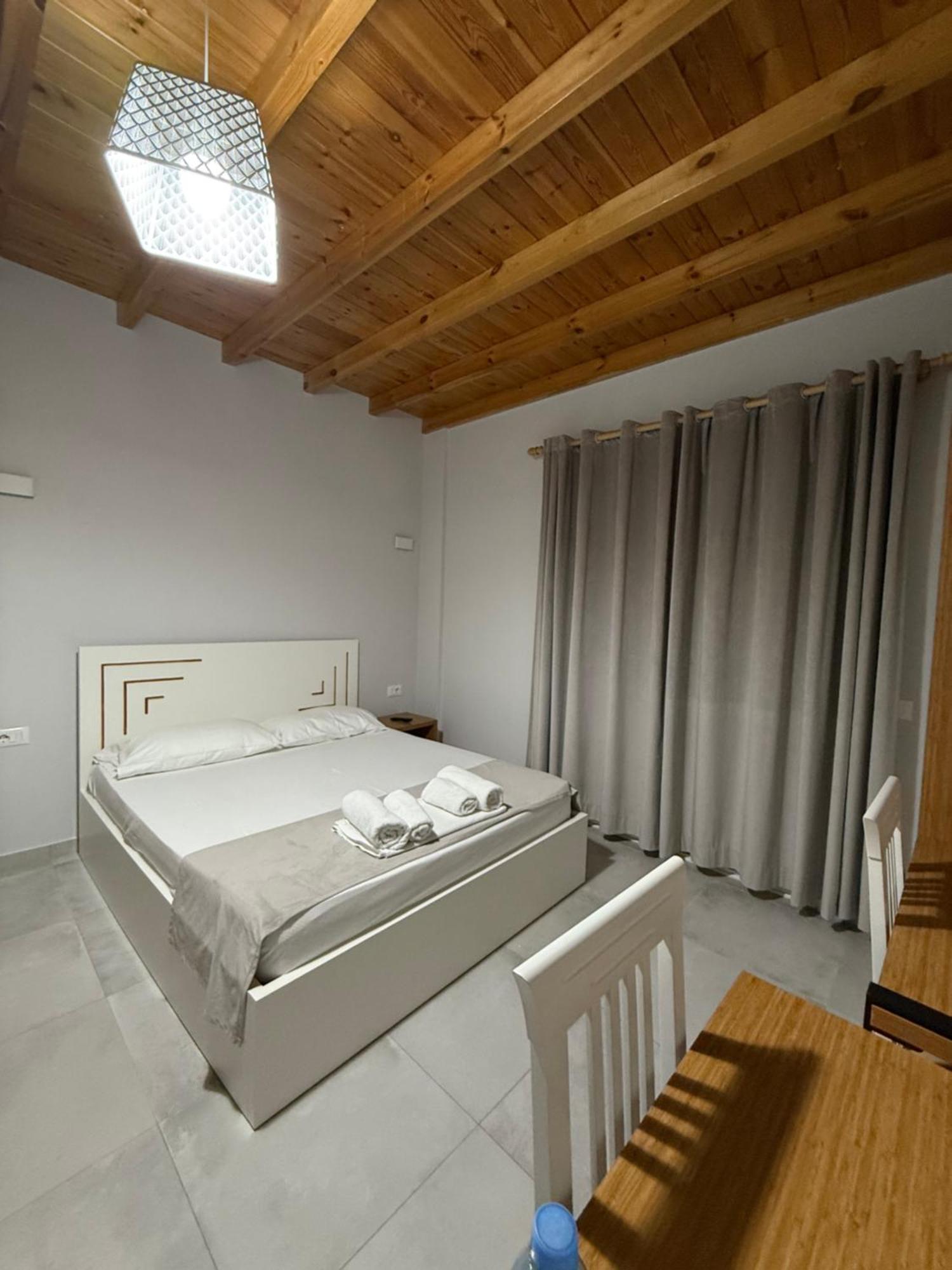 Maison Apartments Vlorë Buitenkant foto