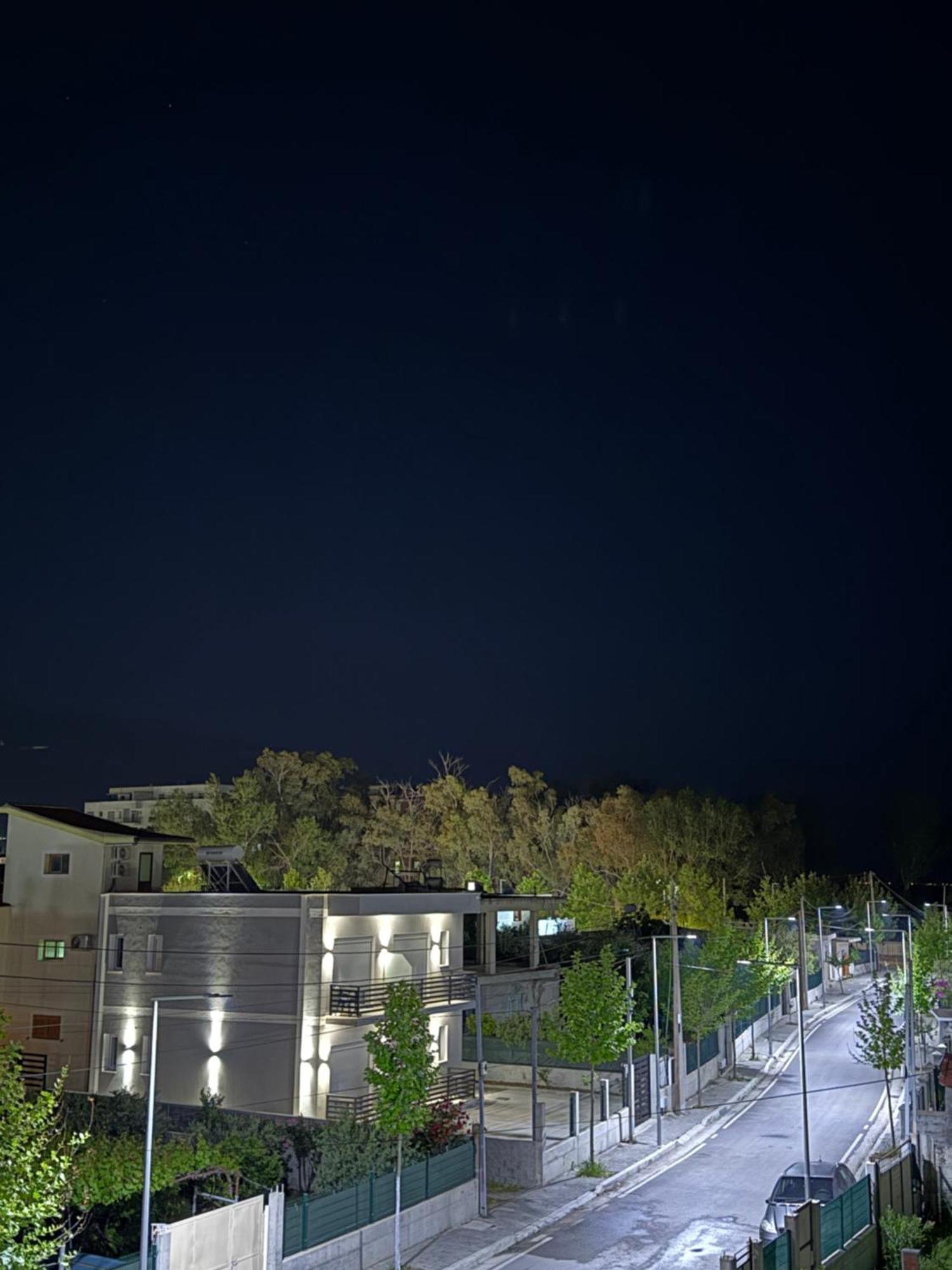Maison Apartments Vlorë Buitenkant foto