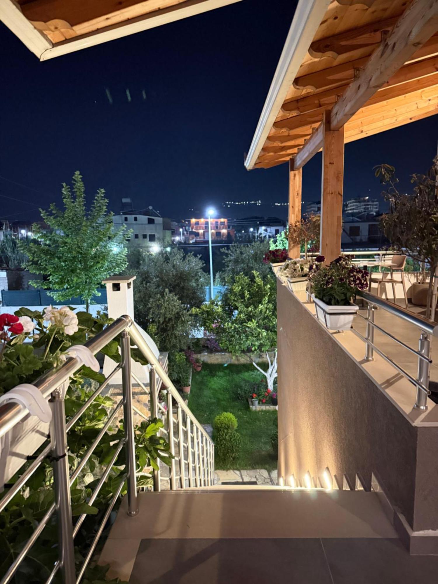 Maison Apartments Vlorë Buitenkant foto