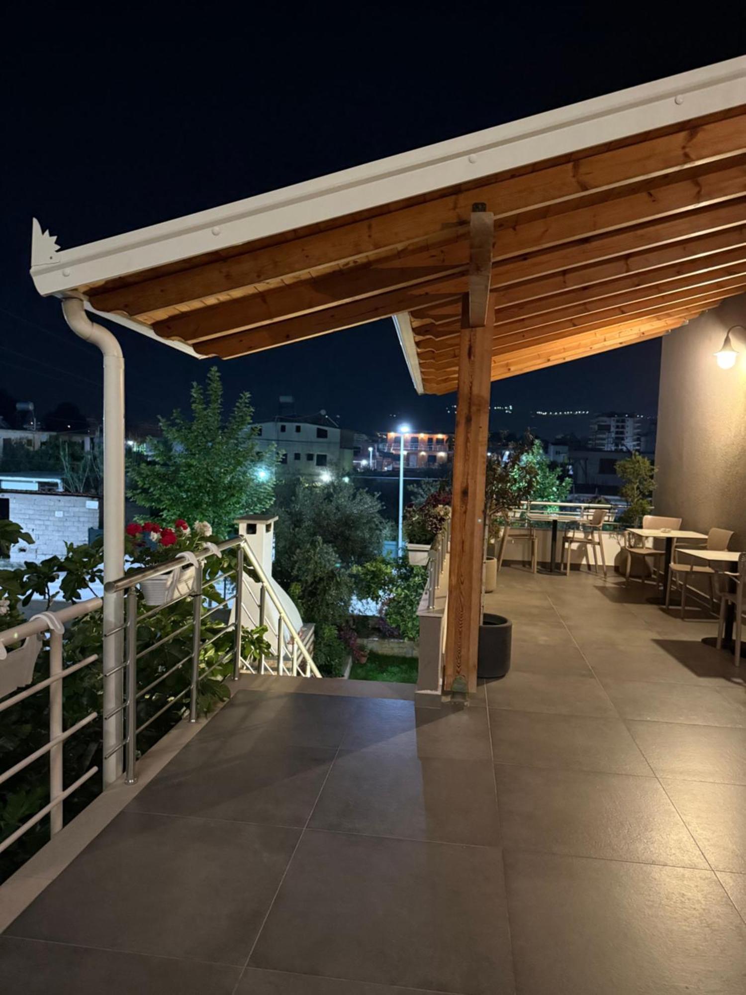 Maison Apartments Vlorë Buitenkant foto