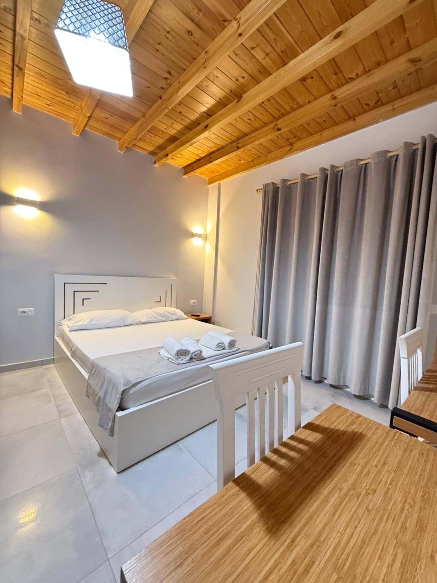 Maison Apartments Vlorë Buitenkant foto