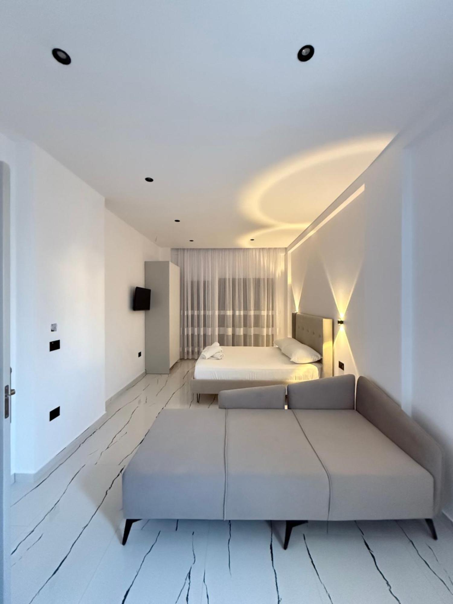 Maison Apartments Vlorë Buitenkant foto