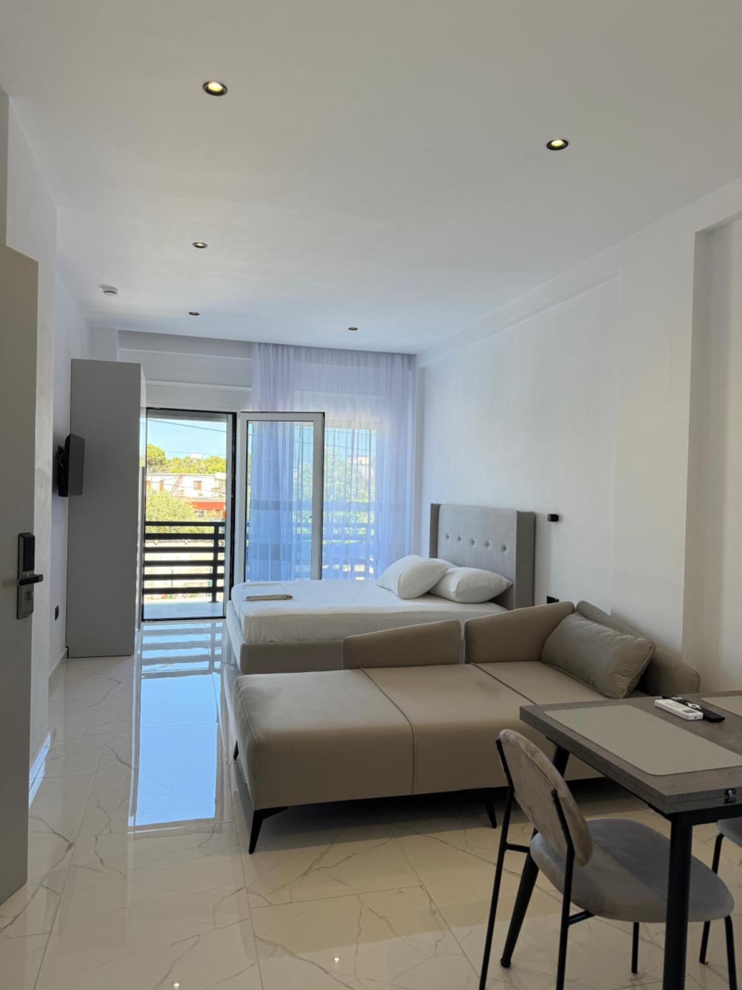 Maison Apartments Vlorë Buitenkant foto