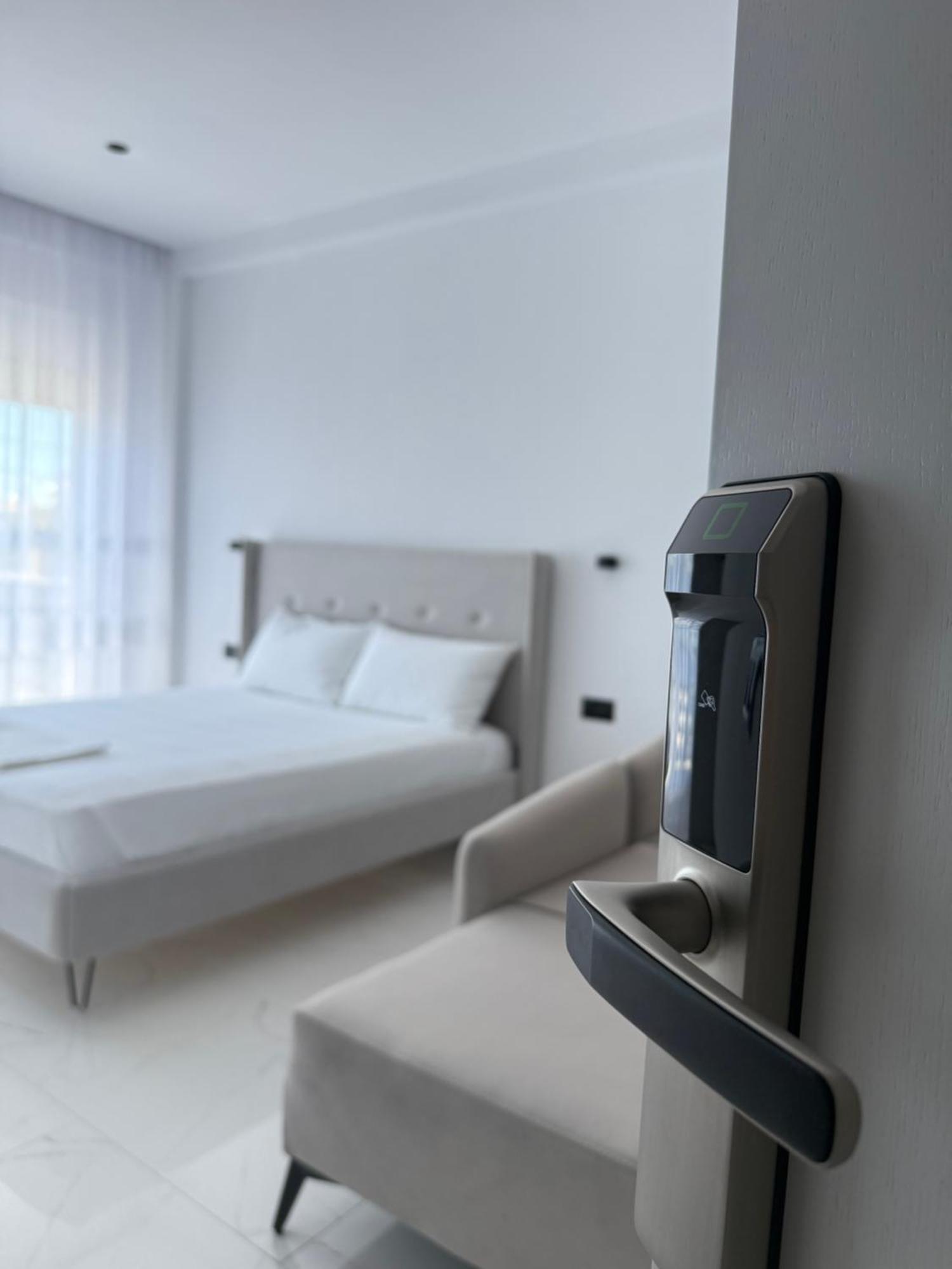 Maison Apartments Vlorë Buitenkant foto
