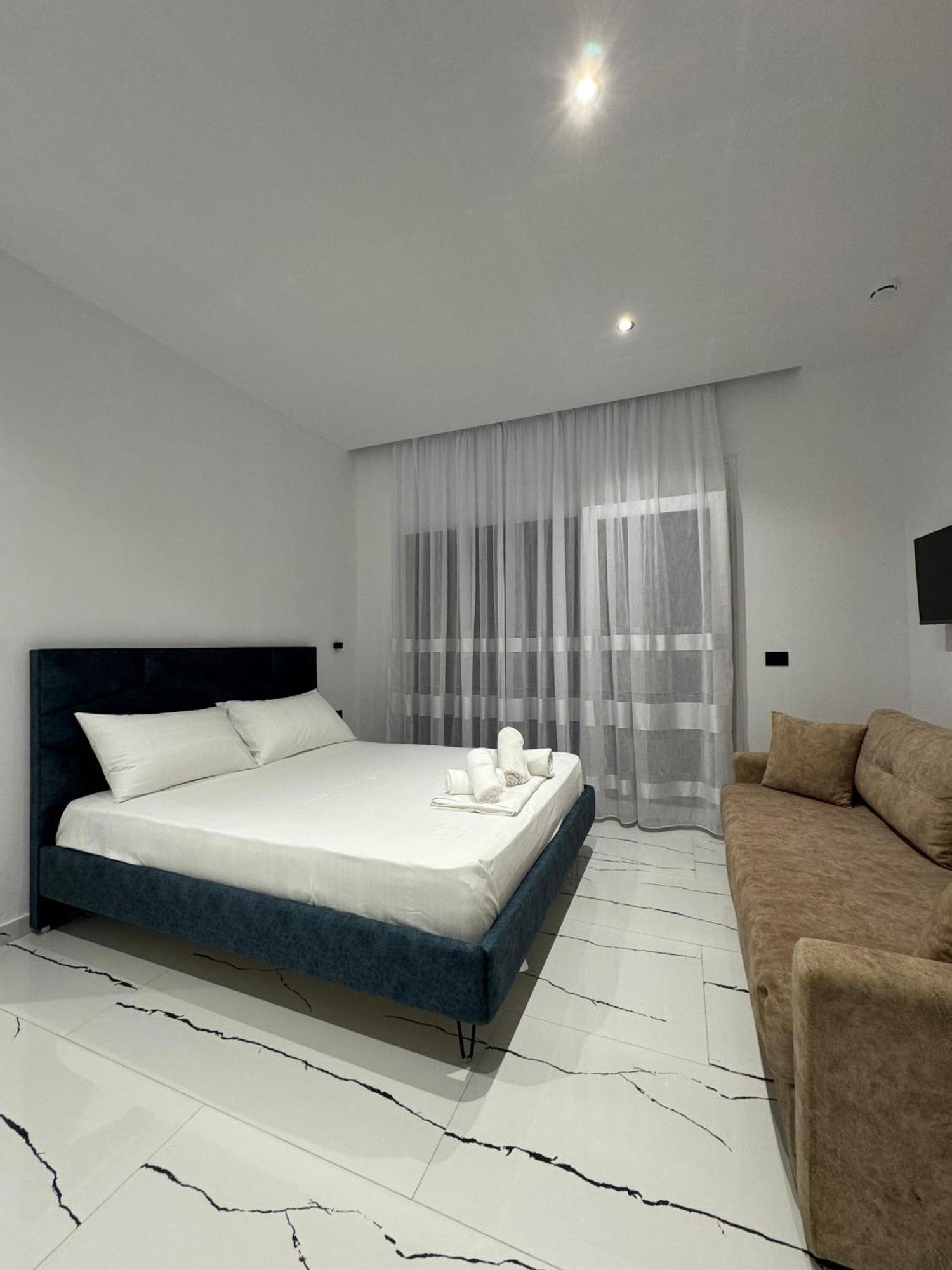 Maison Apartments Vlorë Buitenkant foto