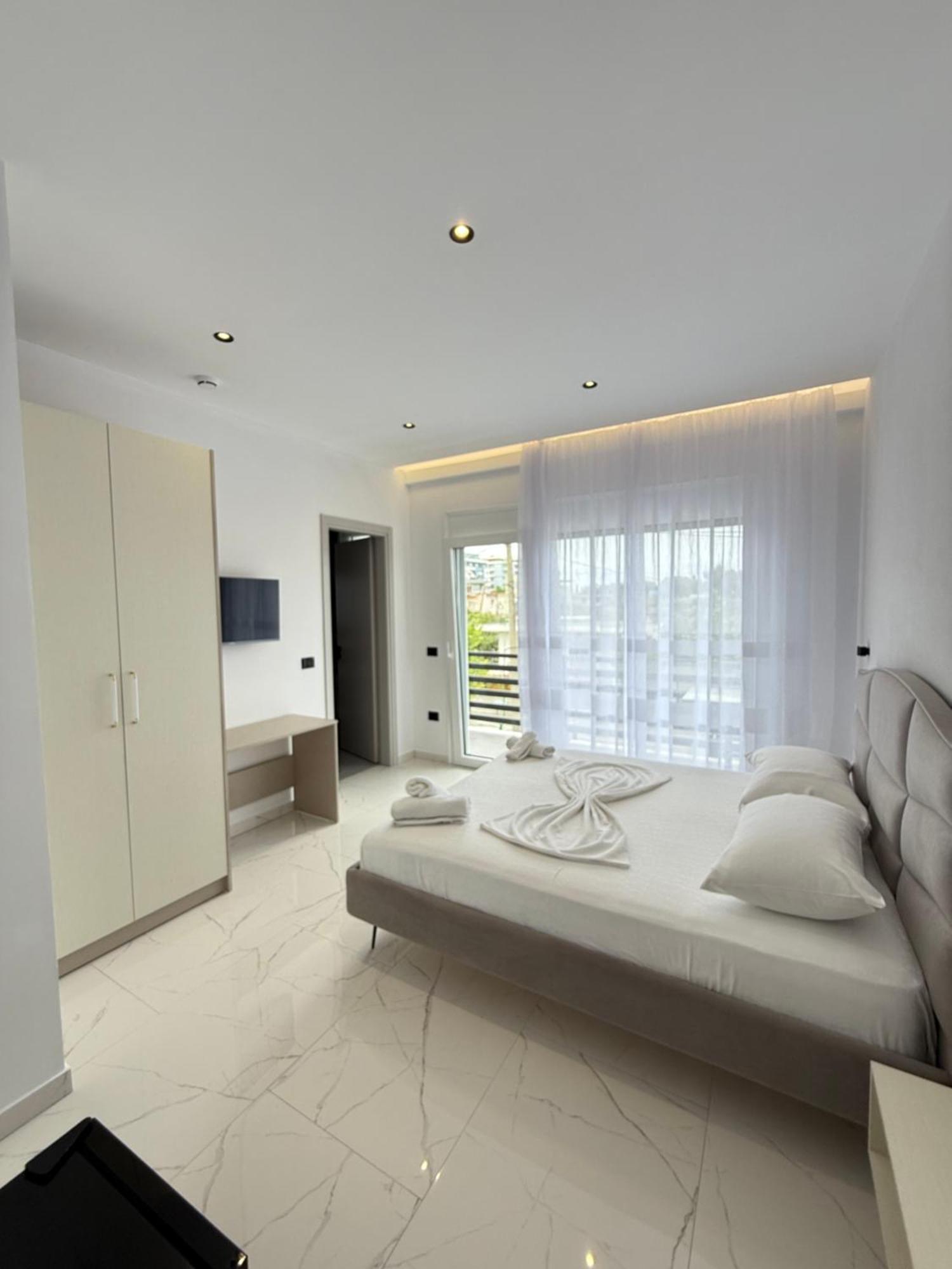 Maison Apartments Vlorë Buitenkant foto