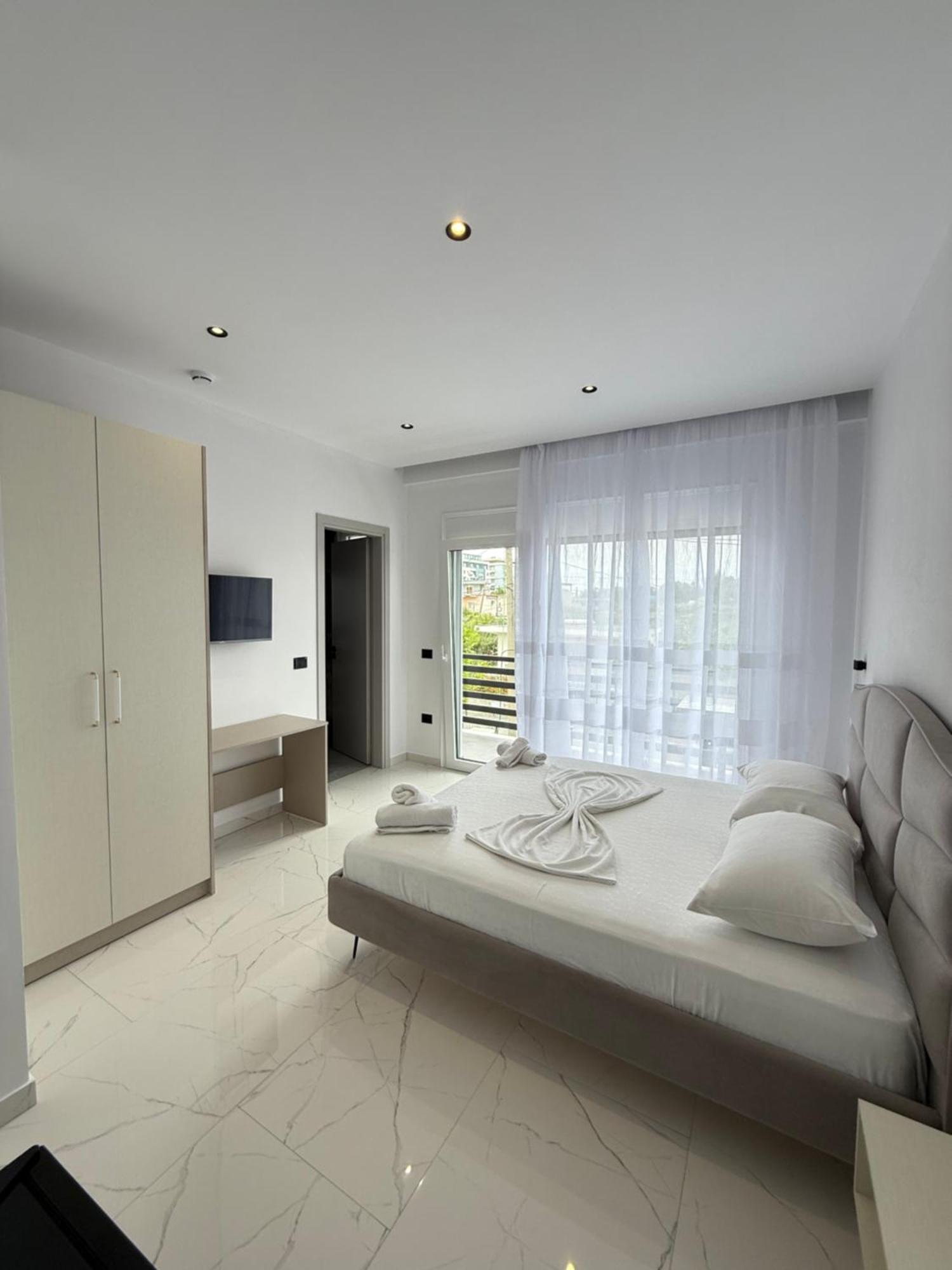 Maison Apartments Vlorë Buitenkant foto